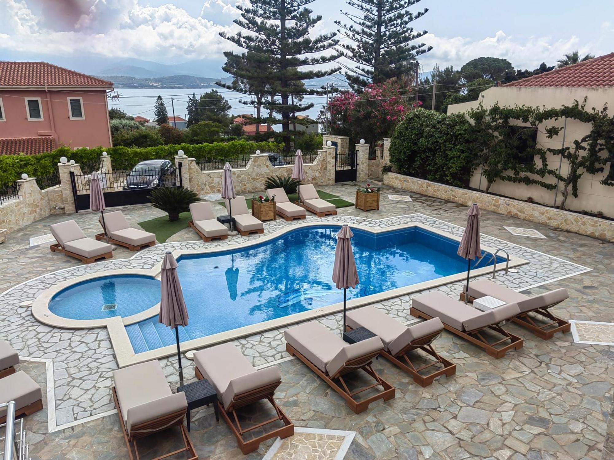 Diwani Luxury Villas *